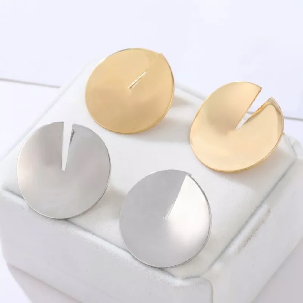 ⚜️[𝟯/$𝟭𝟴]⚜️Big Silver Round Cut Earrings NEW - Picture 7 of 14
